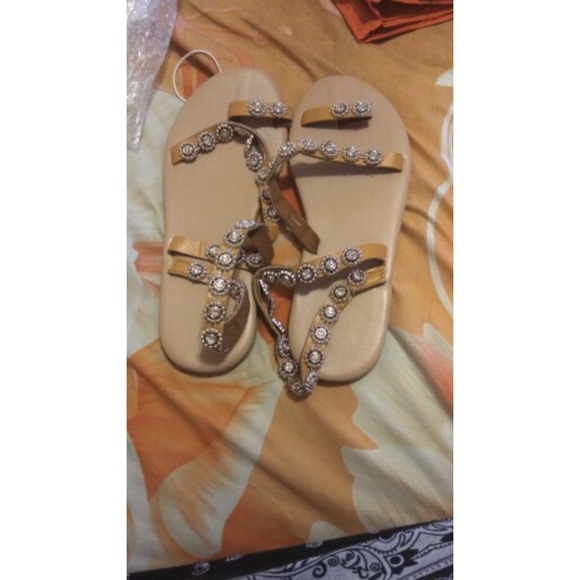 🎉 HP🎉 Gorgeous Boho Sandals with Crystal Detail - Picture 6 of 7